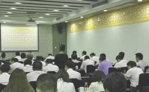 ��Ƹ����ҵ��չ�������ݽ�����ѡ��7ƪ��