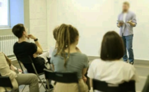 ѧ���ɲ���ѵ�ĵ�