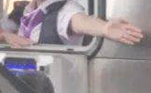 ���ٹ�·�շ�Ա�����ĵ����