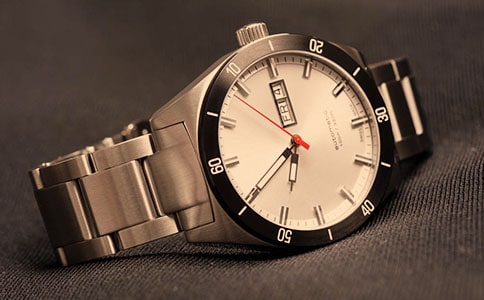 �ֱ������