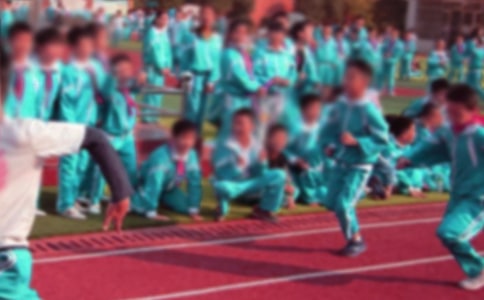 Сѧ�˶��ῪĻʽУ���´�