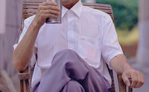 �����˶������ĸ��򾭵����Ծ���